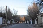 Tranquila rua restaurada em Molinos, nos vales Calchaquíes - Argentina